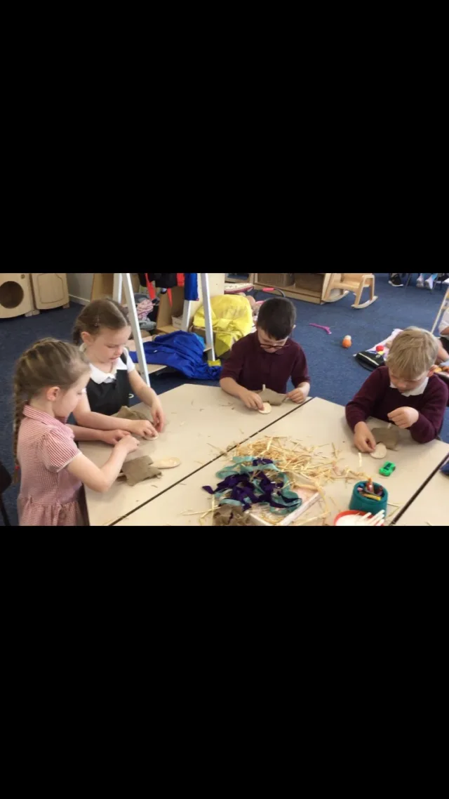 F2 children have used their creative skills to make a scarecrow, which links to our topic Down on the Farm 🐰🐷🐮🐣🦆🪿🚜🌾